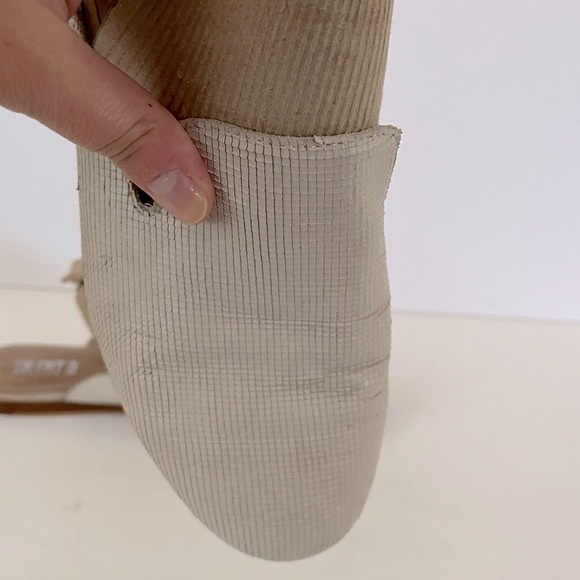 Silent D Light Tan Cream Colored Leather “Feathery” Mules Size 38/7 - Picture 5 of 10